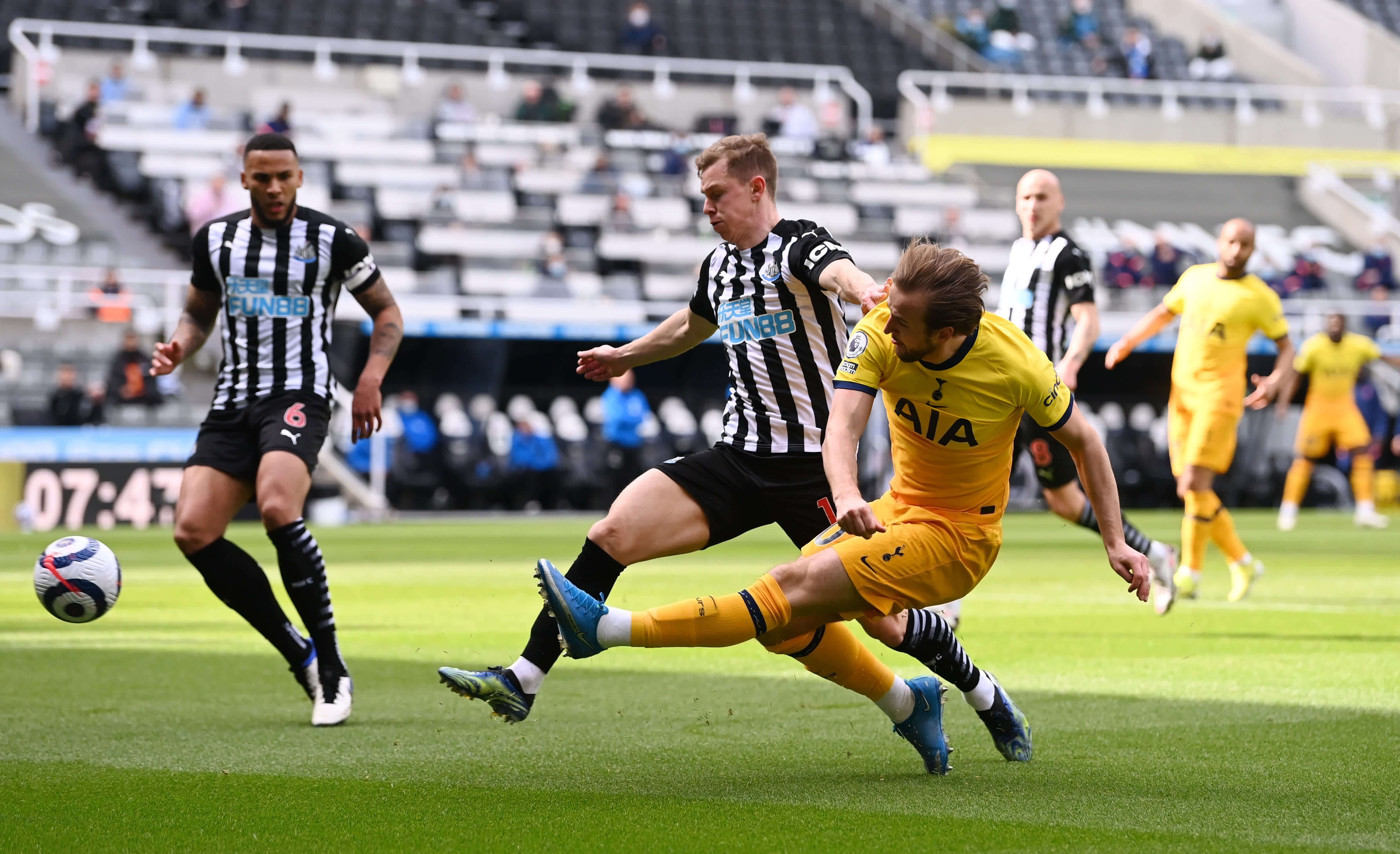 军热刺两战 军热刺两战