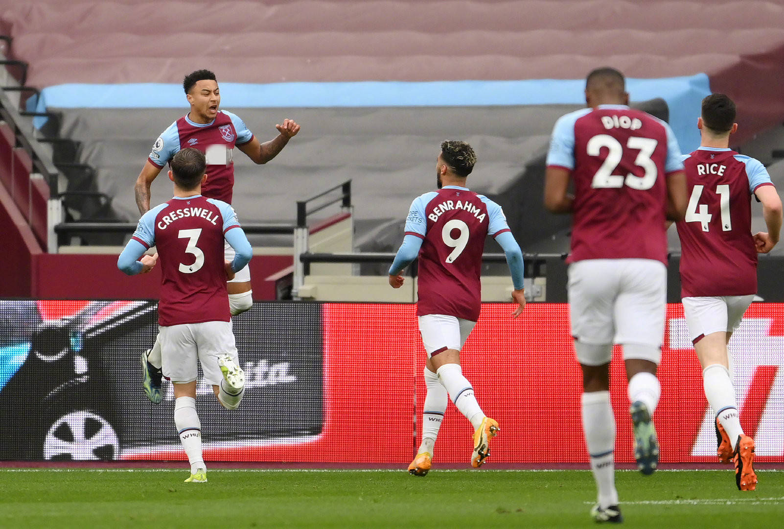 是在持球推 是在持球推